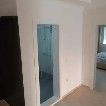 Double Pool אלאניה